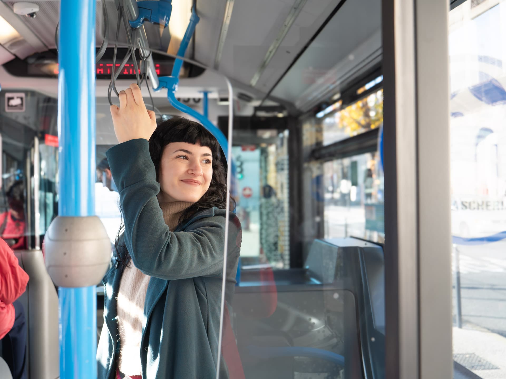 ragazza autobus